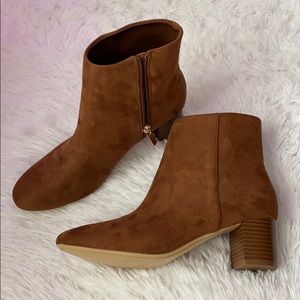 Brown heel boots (NWT)